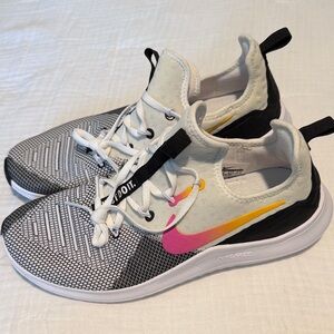 Nike Women’s Black, White, and Pink Sneakers 10.5